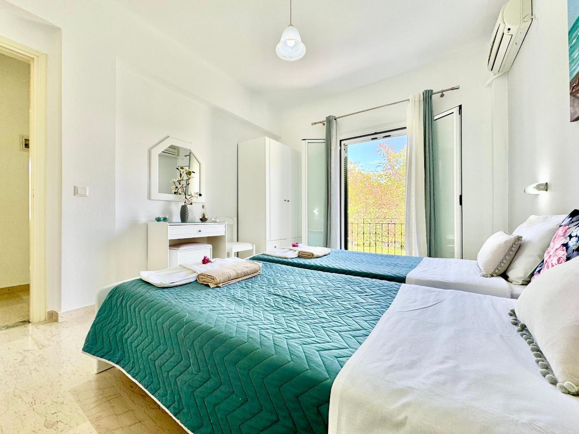 Dafni With Private Pool By Dadovillas