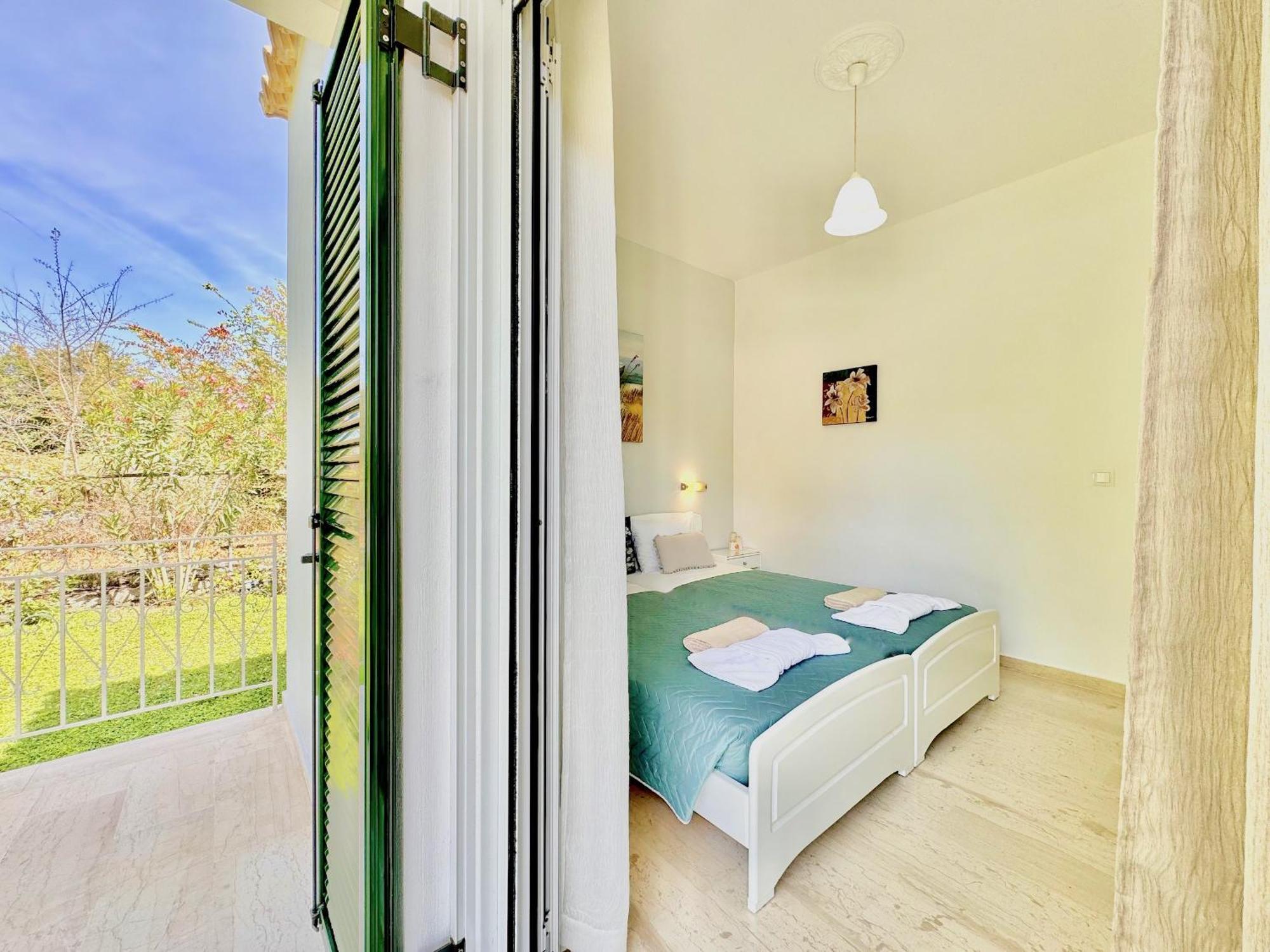 Dafni With Private Pool By Dadovillas *